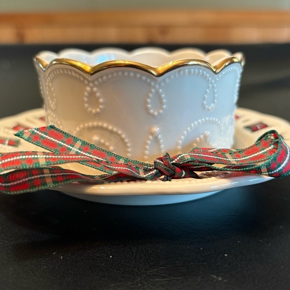 Lenox Cream and Gold Candle Holder with Plaid Accent - Picture 5 of 9